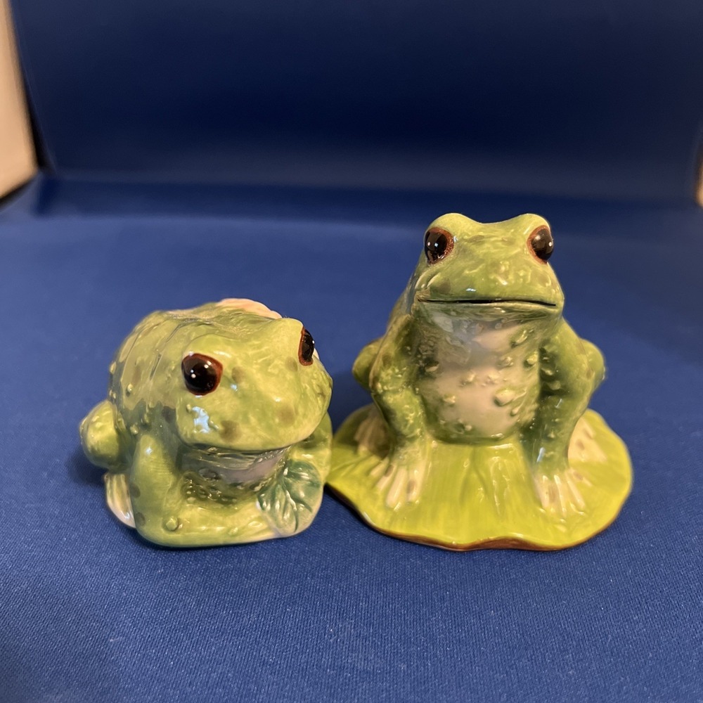 J. Willfred Design Frog Pair Salt & Papper Shaker Set
